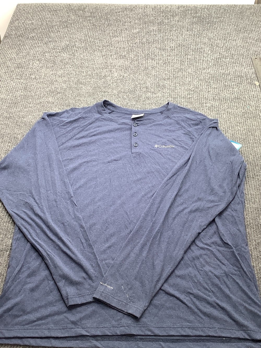 Columbia Men’s Long Sleeve Henley in Navy